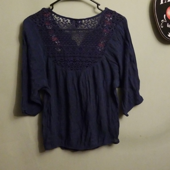 Shirt - Picture 3 of 4